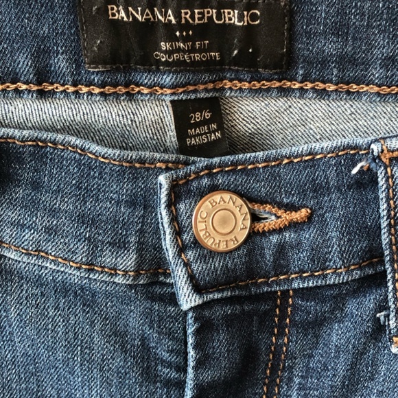 BANANA REPUBLIC SKINNY JEANS - Picture 2 of 2